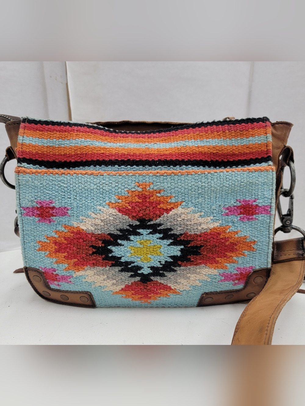 **SOLD******Southwestern Saddle Blanket Crossbody Bag - Picture 5 of 16